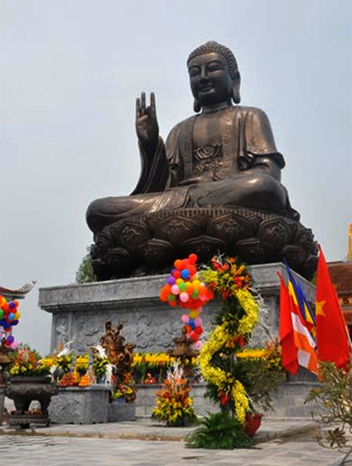 Vietnam batió récord de tamaño de estatua de Buda en Sudeste Asiático - ảnh 1