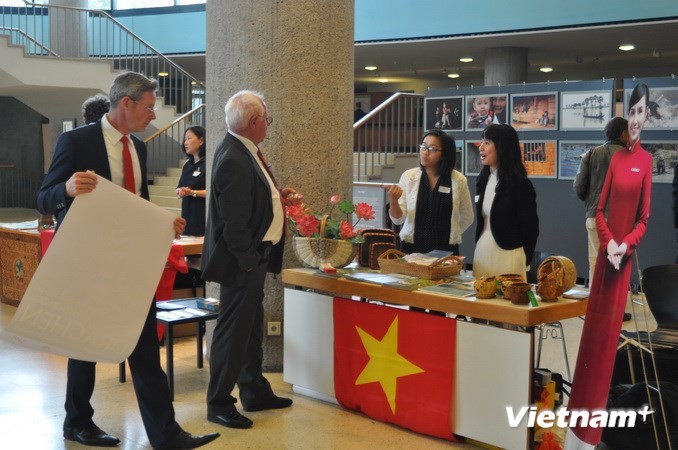 Participa Vietnam en “Día de las embajadas” en Alemania  - ảnh 1