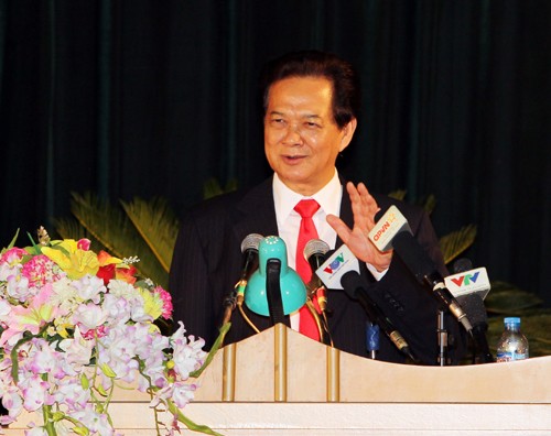 Urge primer ministro de Vietnam reforzar preparación para defensa  - ảnh 1