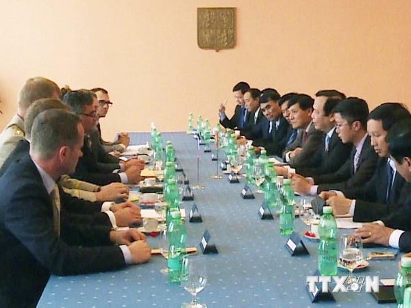 De visita en República Checa delegación parlamentaria vietnamita - ảnh 1