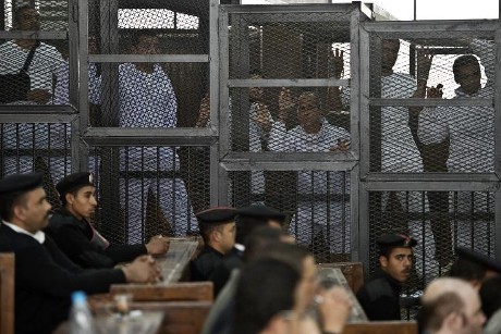 Cortes egipcias juzgan a partidarios al destituido presidente Mursi - ảnh 1