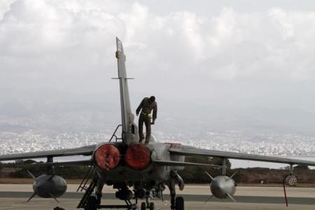 Aviones de Reino Unido listos para atacar Estado Islámico - ảnh 1