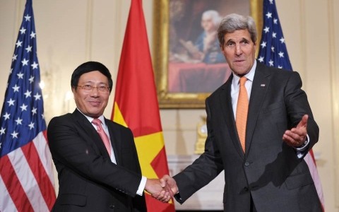 Suspende Estados Unidos parcialmente  embargo de armas a Vietnam - ảnh 1