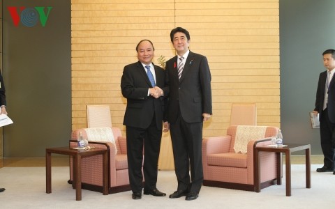 Aprecia Premier japonés papel de Vietnam en su politica  exterior  - ảnh 1