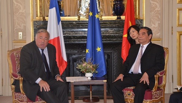 Dirigentes franceses ratifican compromiso de afianzar relaciones con Vietnam - ảnh 1