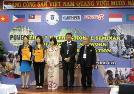 En Ciudad Ho Chi Minh seminario internacional sobre mitigación de pobreza - ảnh 1