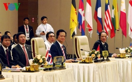 Vietnam contribuye activamente al éxito de la XXV Cumbre de la ASEAN  - ảnh 1