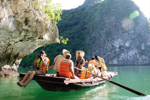  Esfuerzos de Vietnam para conservar y desarrollar el Patrimonio Bahía de Ha Long - ảnh 2