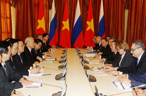 Secretario del Partido Comunista de Vietnam conversa con presidente y primer ministro rusos - ảnh 2