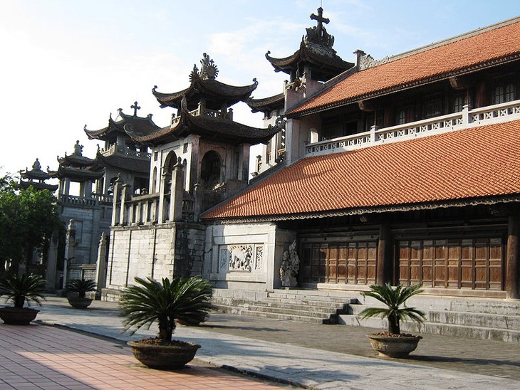 Catedral Phat Diem, convergencia de arquitecturas de Este y Occidente  - ảnh 5