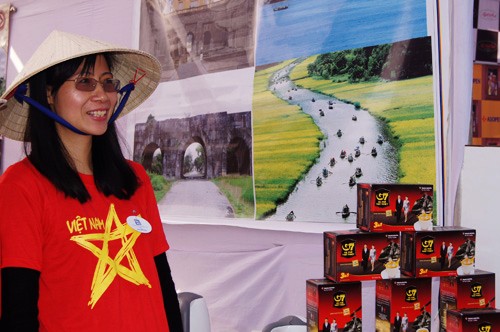 Productos vietnamitas resaltan en Bazar Feria Internacional de Ayuda Humanitaria en India - ảnh 1