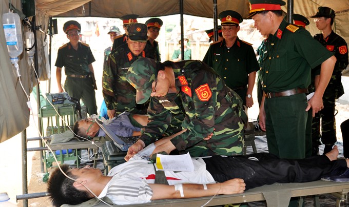 Vietnam y Singapur estrechan cooperación médica en sector militar - ảnh 1