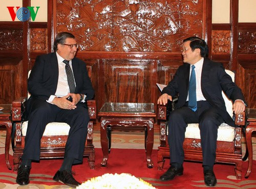 Recibe presidente de Vietnam a saliente embajador  chileno - ảnh 1