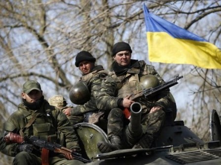 Ucrania planea aumentar presupuesto militar en 2015 - ảnh 1