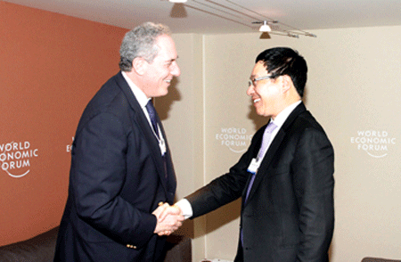 Activos contactos bilaterales de canciller de Vietnam en Foro de Davos - ảnh 1