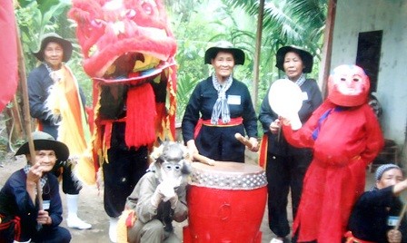 Grupo de bailarinas de unicornio en comuna Luong Hoa  - ảnh 1