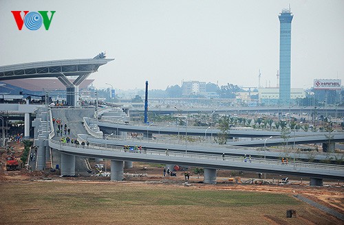 El panorama de la puente de Nhat Tan y la carretera más moderna de Hanoi - ảnh 15