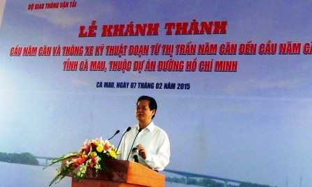 Asiste dirigente vietnamita a la inauguración de puentes en Ca Mau - ảnh 1