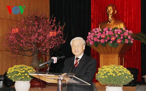 Felicita secretario general del Partido Comunista de Vietnam a dirigentes del país  - ảnh 1