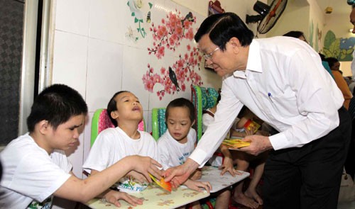  Estadista vietnamita felicitó al pueblo del distrito Cu Chi - ảnh 1