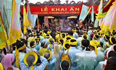 Efectúan Festival del Sello Real en el templo Tran en Nam Dinh - ảnh 1