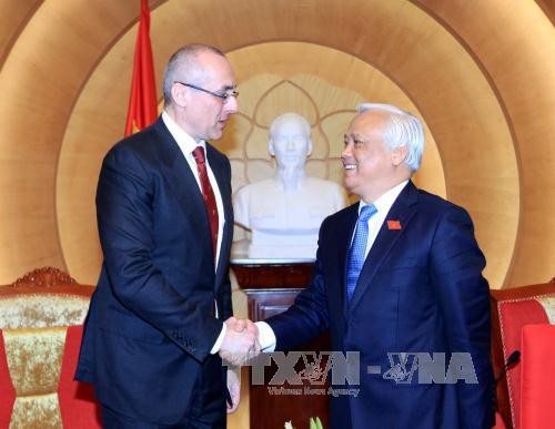 Recibe vicepresidente del Parlamento vietnamita a ministro de Justicia de Eslovaquia - ảnh 1