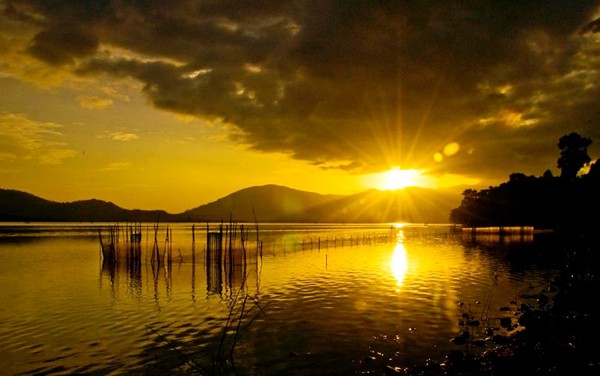 Hermosura legendaria del lago Lak - ảnh 4