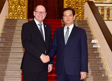 Recibe primer ministro vietnamita a parlamentario de Suecia y embajador de Rusia - ảnh 1
