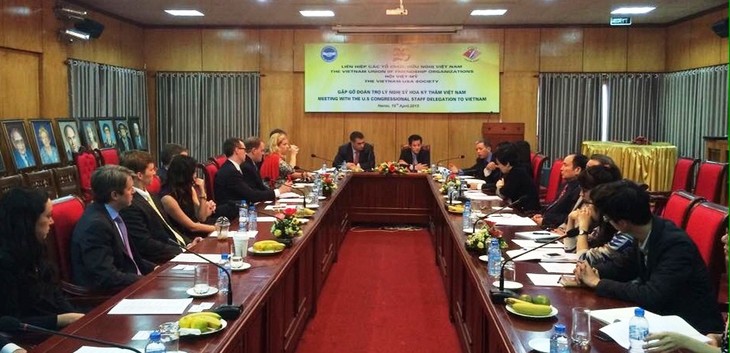 Recibe Organización de Amistad de Vietnam a delegación estadounidense - ảnh 1