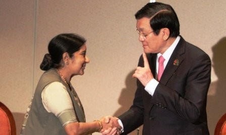 Encuentros bilaterales del mandatario vietnamita al margen de la Cumbre Asia-África  - ảnh 2