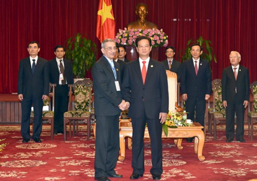 Premier vietnamita pondera la amistad y cooperación con Laos, Camboya y Cuba  - ảnh 1