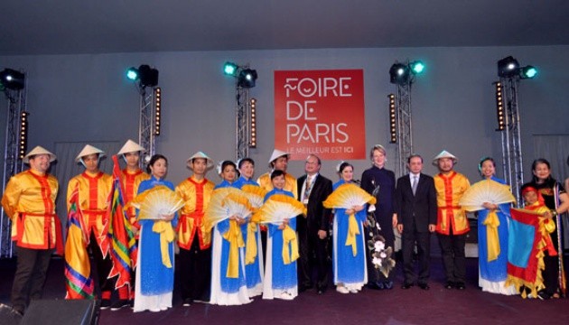 Presenta Vietnam rasgos culturales tradicionales en Feria Internacional de París - ảnh 1