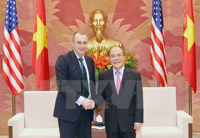 Dirigentes vietnamitas reciben a congresistas de Estados Unidos - ảnh 1