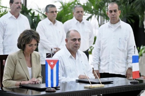 Comienza presidente de Francia su visita a Cuba  - ảnh 1