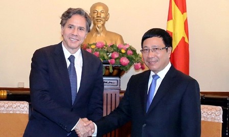 Secretario de Estado adjunto de Estados Unidos visita Vietnam  - ảnh 1