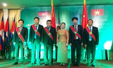 Banco vietnamita galardonado por Gobierno camboyano  - ảnh 1