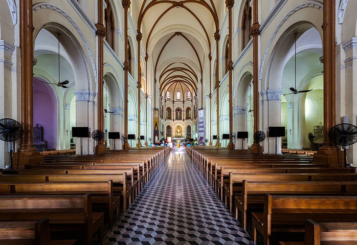 Descubrir la belleza de la Catedral de Ciudad Ho Chi Minh - ảnh 4