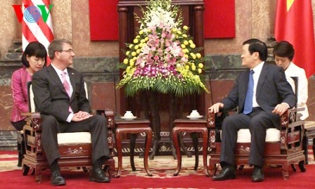 Líderes vietnamitas reciben al Secretario de Defensa de Estados Unidos - ảnh 1