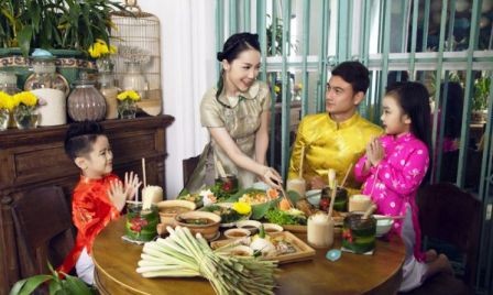 Comidas familiares contribuyen a cultivar la felicidad del hogar  - ảnh 2