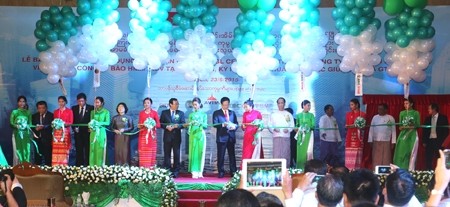 Concluye primer ministro de Vietnam su participación en eventos regionales en Myanmar  - ảnh 1