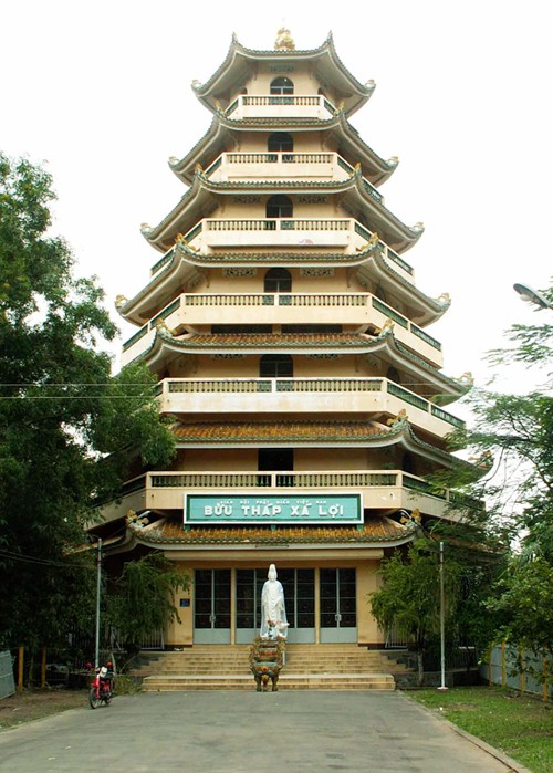 Visitar pagodas famosas en Ciudad Ho Chi Minh - ảnh 2