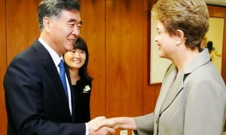 Se reúnen dirigentes de Brasil y China  - ảnh 1