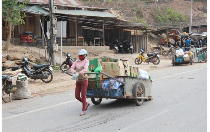 Mujeres de Van Kieu y su brigada de carretas en la frontera - ảnh 1