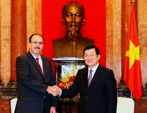 Vietnam a la disposición de compartir experiencias de desarrollo con Cuba - ảnh 1