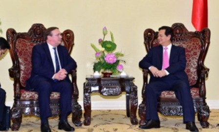 Primer ministro vietnamita recibe a embajadores de la Unión Europea y Hungría - ảnh 1