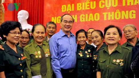 Apoya el Gobierno vietnamita a las personas con méritos revolucionarios - ảnh 1