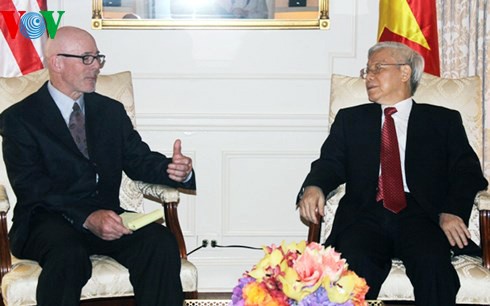 Conversa máximo líder político de Vietnam con amigos del partido de izquierda en Estados Unidos - ảnh 1
