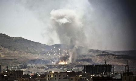 Aliados árabes continúan bombardeando Yemen - ảnh 1