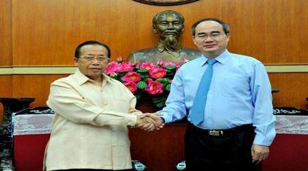 Estrechan cooperación entre Frentes de la Patria de Vietnam y Laos - ảnh 1