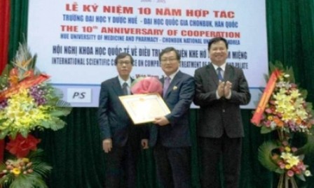 Fortalecen cooperación entre las Universidades de Hue y Chonbok - ảnh 1
